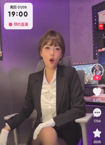 周淑怡跳槽快手直播，穿短裙跳社會搖，網(wǎng)友：精神小妹找到組織了