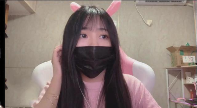 呆妹兒淪為擦邊主播！為熱度直播健身，多次“刻意走光”慘遭警告