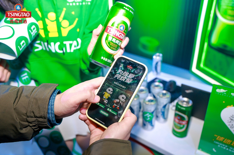 為熱愛 共上場 青島啤酒攜手中超為球迷“快樂續(xù)杯”