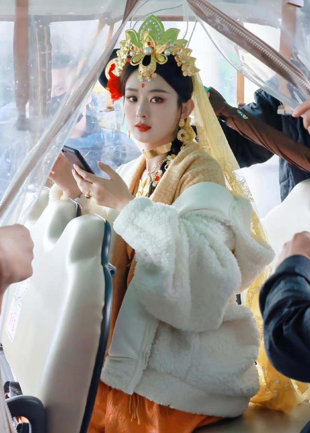 王者解說琪琪COS公孫離，比基尼、大長腿超絕！和趙麗穎氣質(zhì)不同