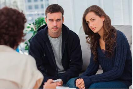 50歲大叔找女主播做女友，被分手后想要回錢財，被果斷拒絕