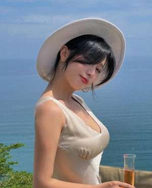 美女主播系(深圳電視臺(tái)15位美女主持人風(fēng)采一覽，個(gè)個(gè)高雅、優(yōu)美、迷人)