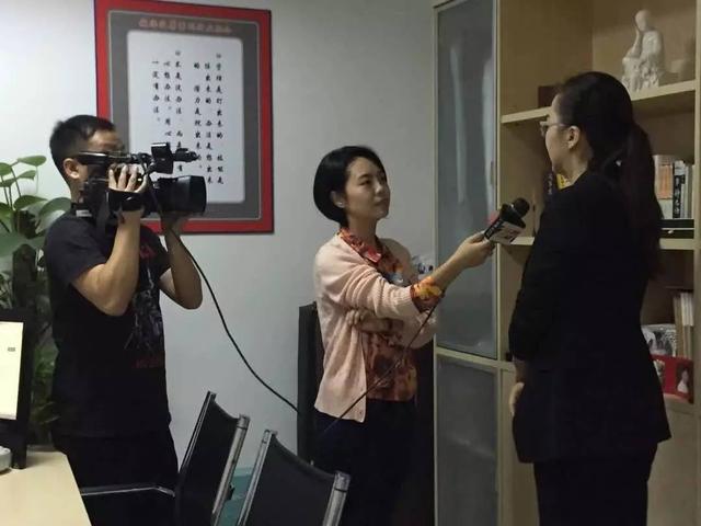 「勤勉」美女主播系列之苑勁齡 美麗且勤勉的專業(yè)媒體人！