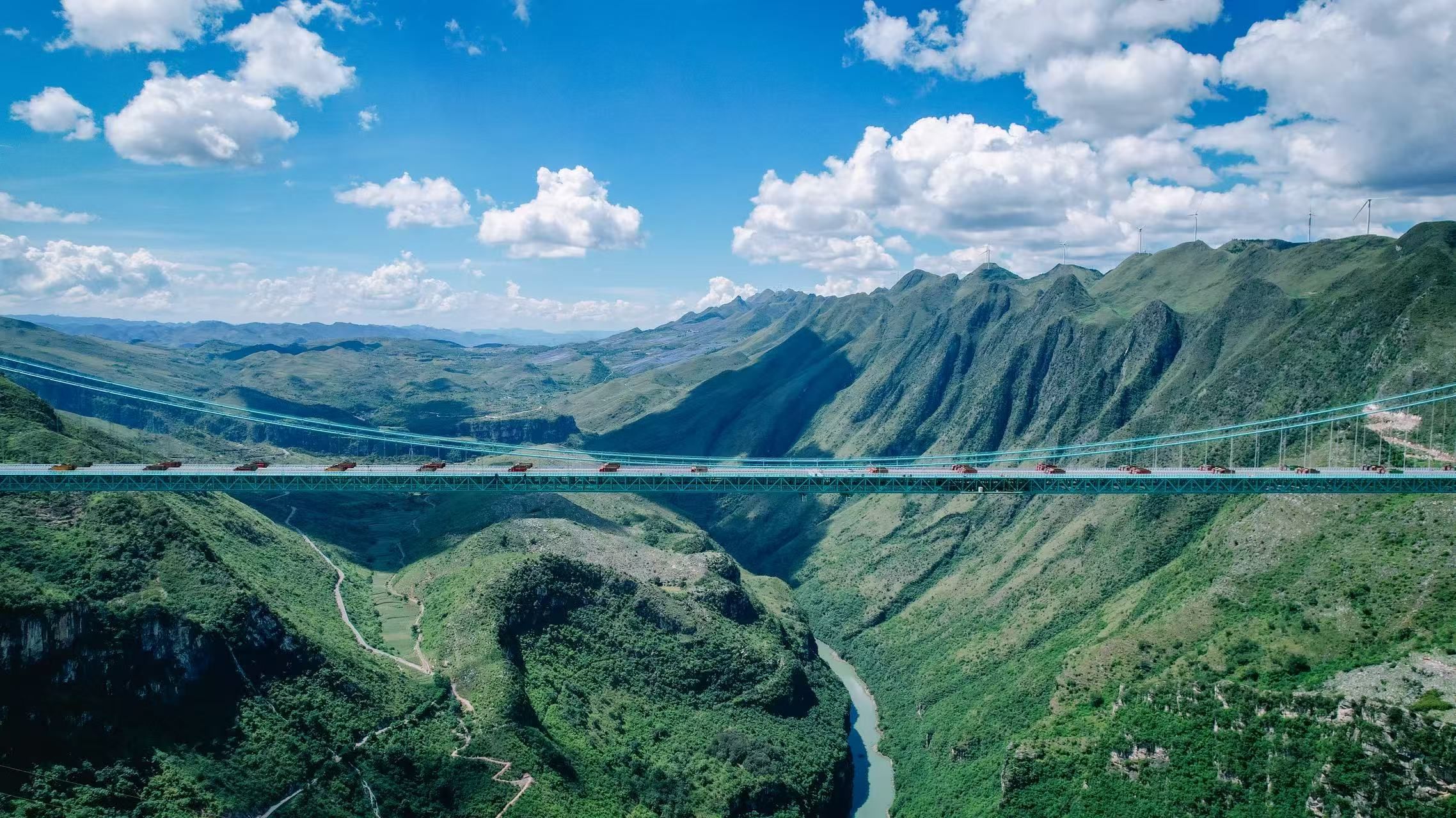 雙橋飛渡北盤江：從烽火記憶到復興之路的鋼索跨度