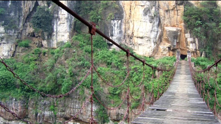 雙橋飛渡北盤江：從烽火記憶到復興之路的鋼索跨度