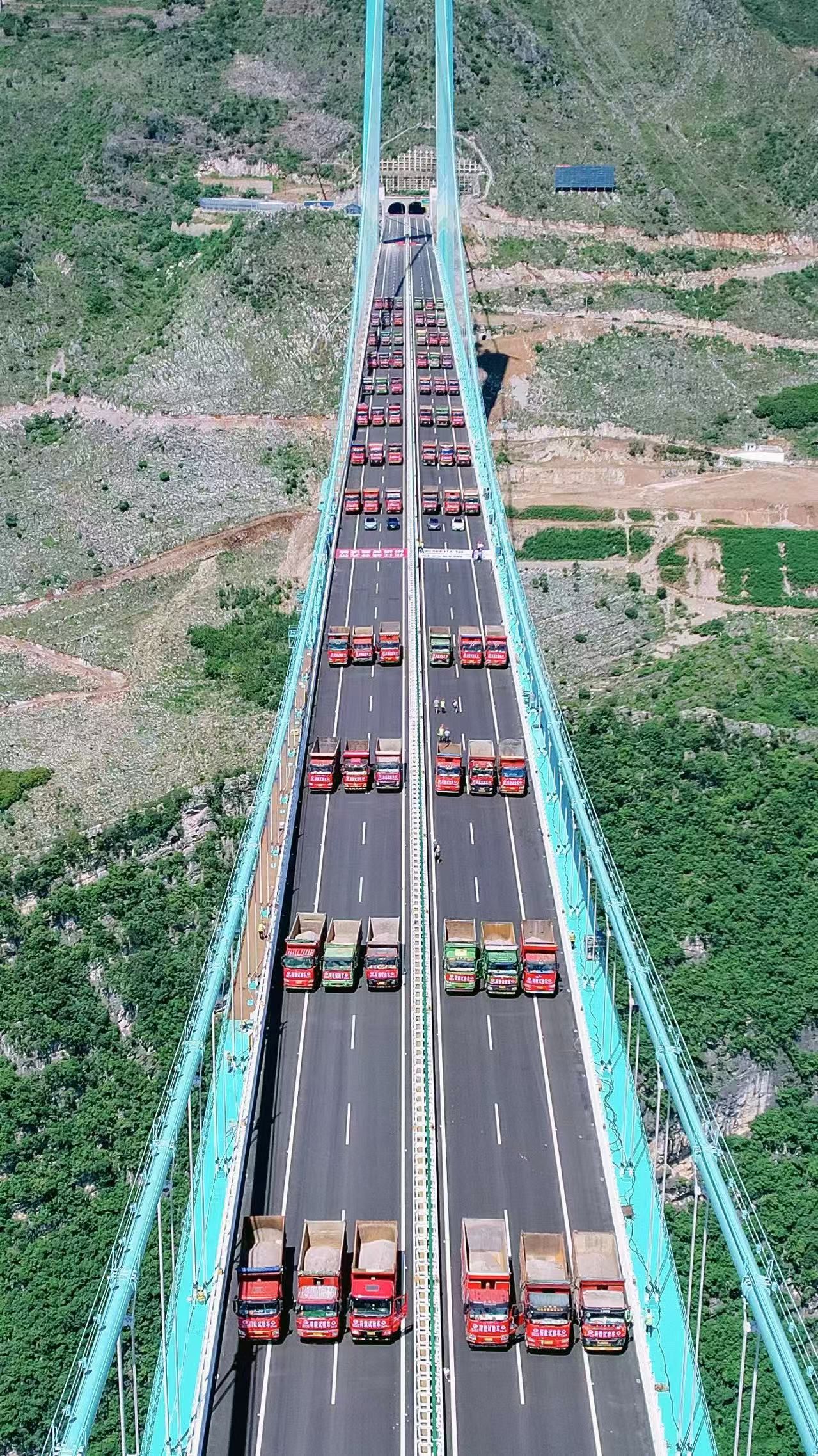 雙橋飛渡北盤江：從烽火記憶到復興之路的鋼索跨度