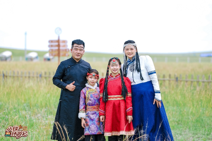 從“老鐵”到“小鐵”，這檔親子微綜藝何以打動人心？