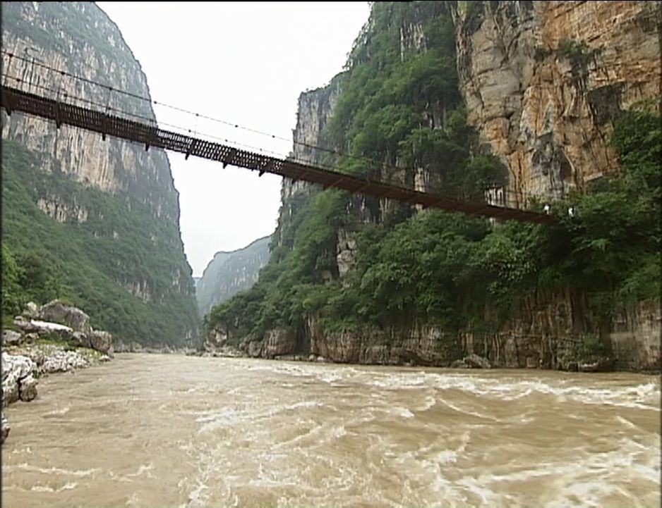 雙橋飛渡北盤江：從烽火記憶到復興之路的鋼索跨度