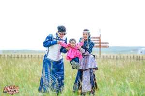 從“老鐵”到“小鐵”，這檔親子微綜藝何以打動(dòng)人心？