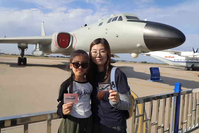大國(guó)重器濃縮版！卡游兩款航空文創(chuàng)亮相長(zhǎng)春航空展