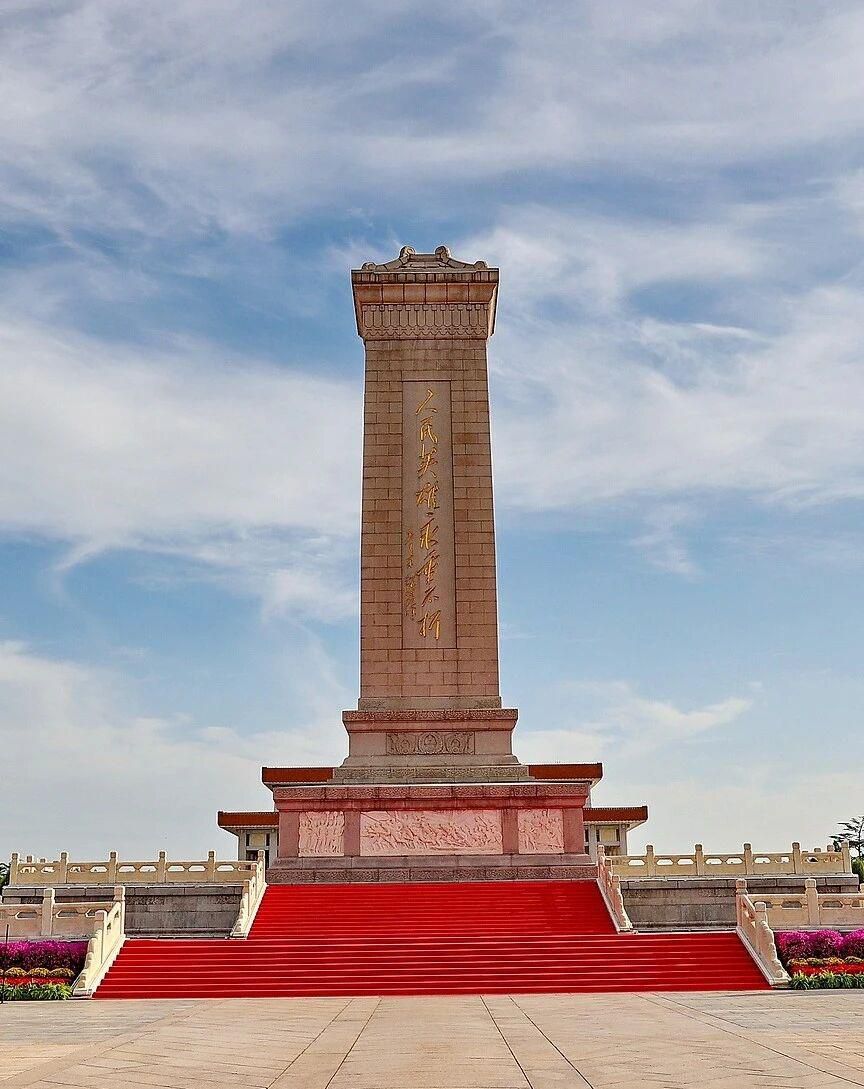 今天，致敬人民英雄！